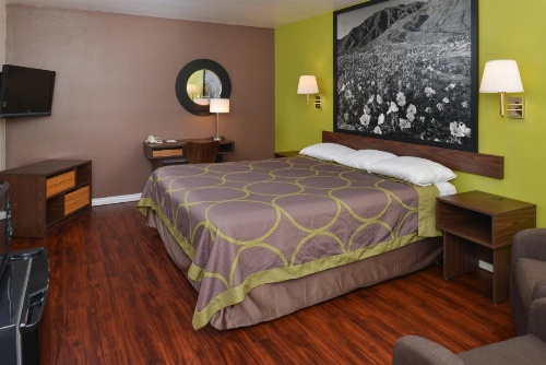 Super 8 by Wyndham Los Angeles/Alhambra image 14